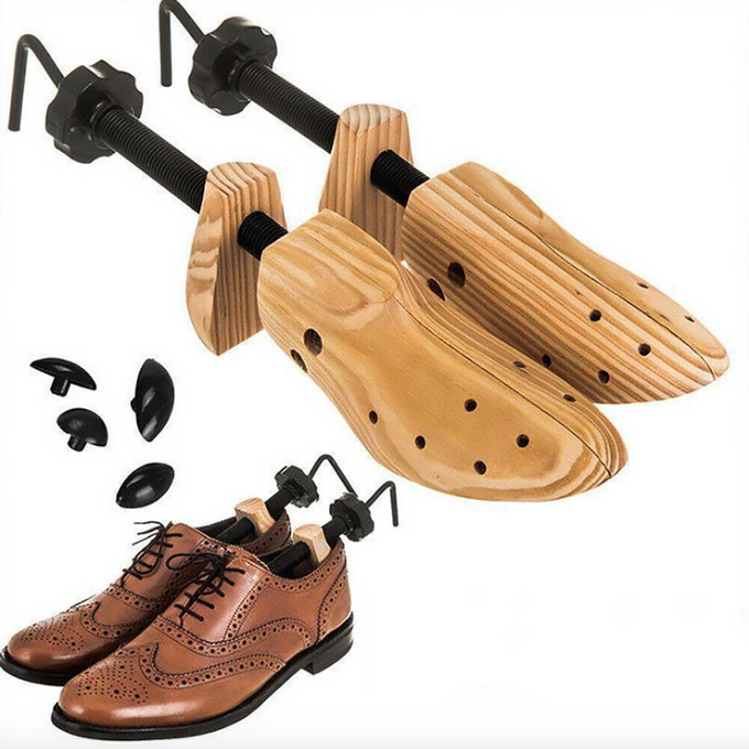 موسع الأحذية الخشبي